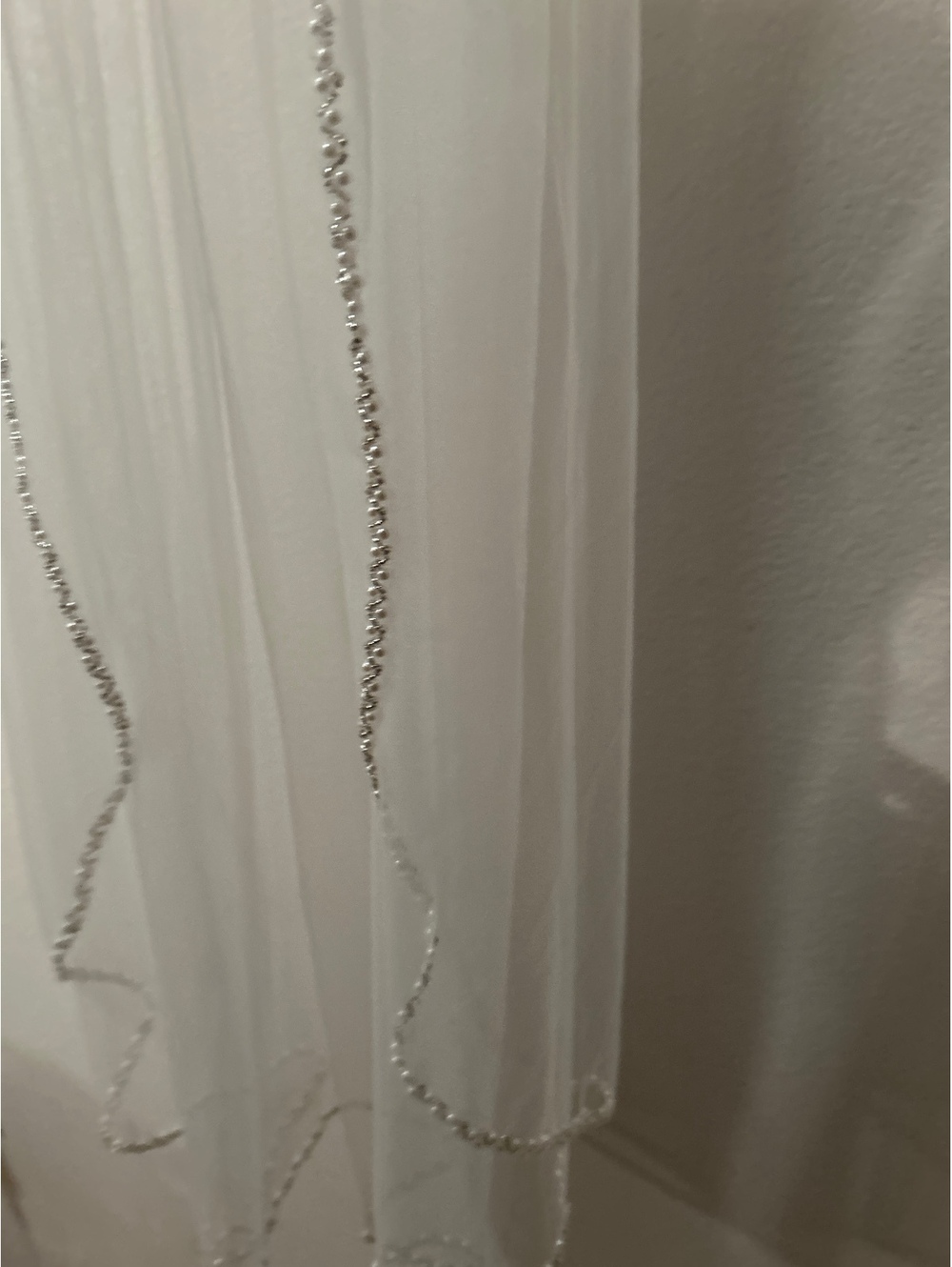 Elegant White Bridal Veil with Pearl and Crystal Trim